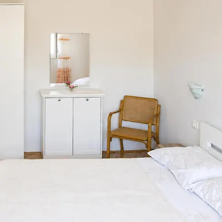 1 Bedroom Stunning In Appartamento Poljica (Zadar)