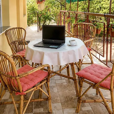 1 Bedroom Stunning In *
